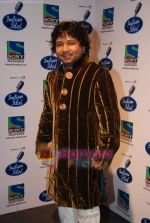 Kailash Kher on the sets of Indian Idol in Filmistan on 14th Aug 2010 (40).JPG